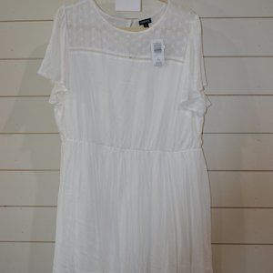 TORRID 2 WHITE KNEE LENGTH DRESS/FLOWY NWT (118)